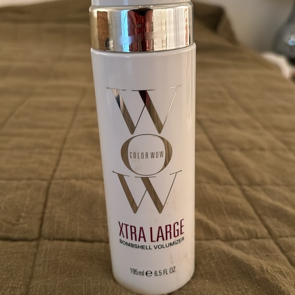 Colorwow created large bombshell volumizer - Picture 2 of 3